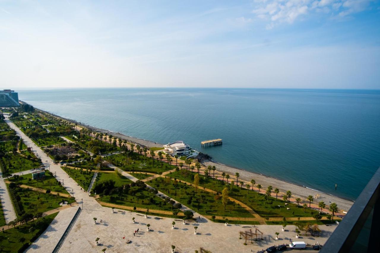 Beach Tower By G-Point Batoemi Buitenkant foto