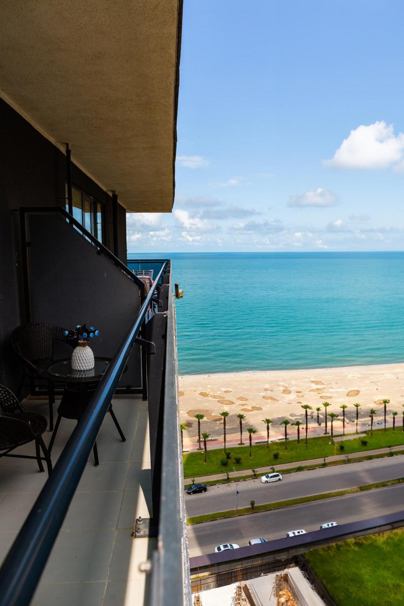 Beach Tower By G-Point Batoemi Buitenkant foto